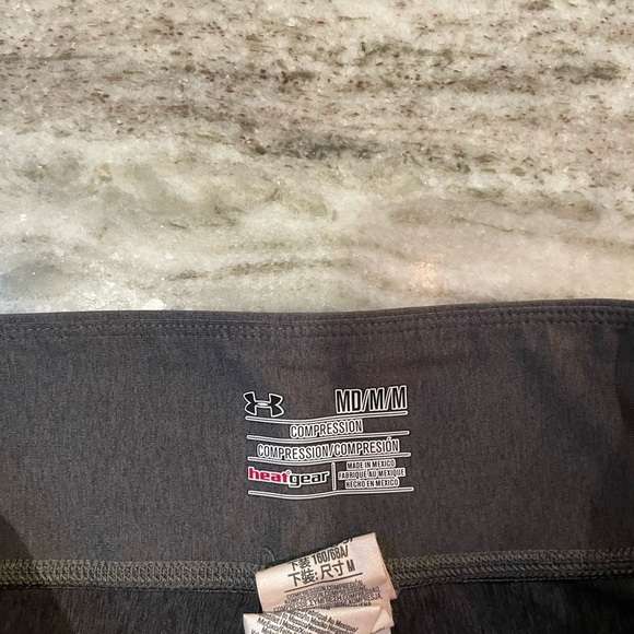 Grey Under Armour Compression Spandex Biker Shorts Women’s Size Medium - Picture 2 of 2